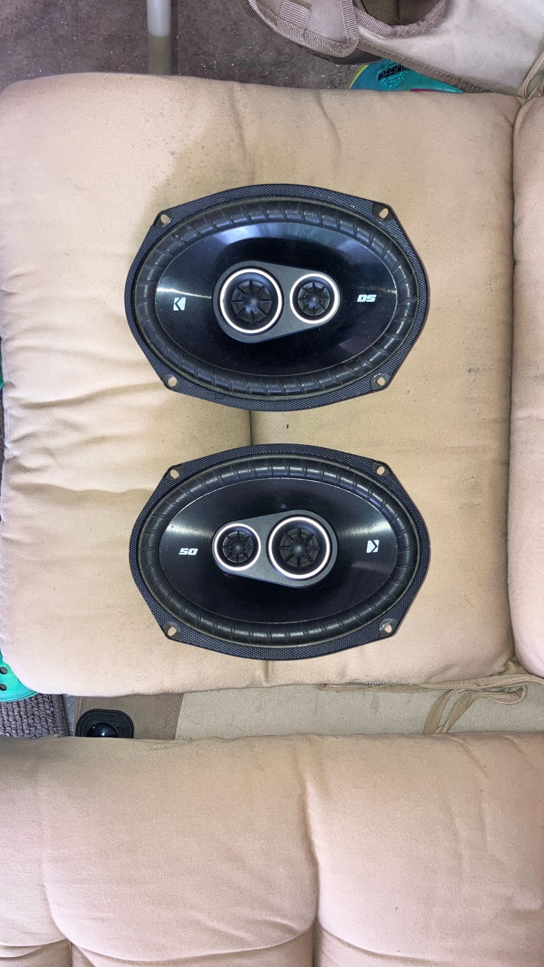 KICKER SPEAKERS