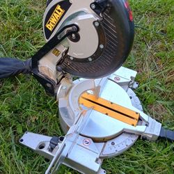 Dewalt DW713 10-Inch Compound Miter Saw