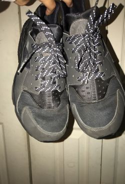 NIKE HUARACHES