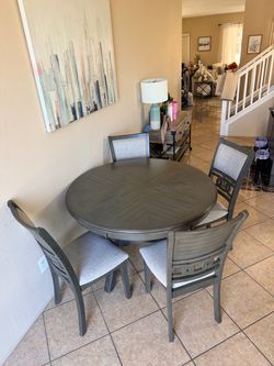 DELIVERY AVAILABLE 🚛! Gorgeous Grey Dining Table set with 4 Chairs LIKE NEW!