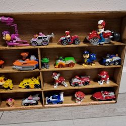 Paw patrol dogs and cars  display included 