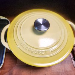 Le Creuset Signature Cocotte Ronde Soleil Yellow 22cm 3.3L Cast Iron No Box Mint