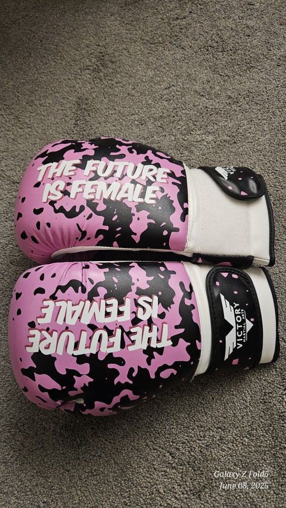 Women's Cardio Kickboxing/ Punching Bag Gloves ( New...and Yes Still Available)