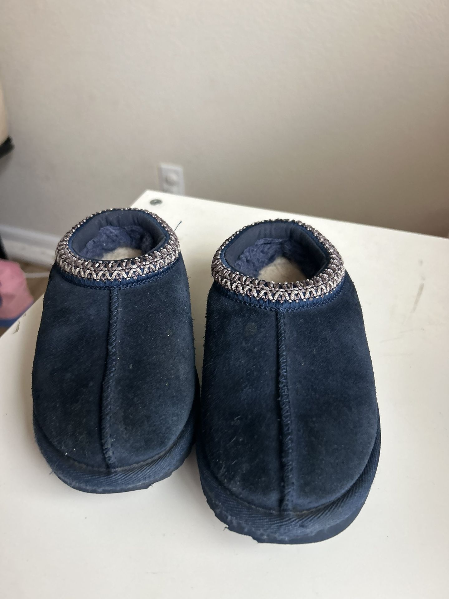 Uggs Slippers Girls Size 9