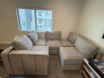 Lovesac Sactional; 5 Seats, 5 Sides (1 Deep); 3 Storage Seats; Lovesoft Fill; Excellent Condition