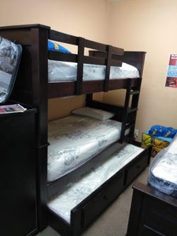 Pinewood bunk beds Twin-twin and trundle mattresses included