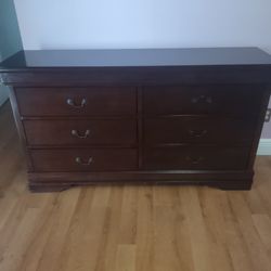 Wooden dresser in great condition