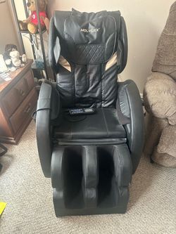 MOLYLEX Full Body Massage Chair – Like New!