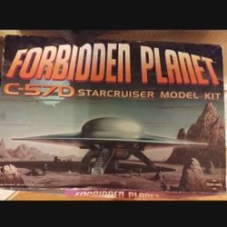 New Polar Lights Forbidden Planet C-57D Starcruiser model kit