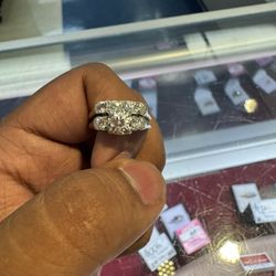 10k Diamond Ring 6.2 Grams Size 7.5