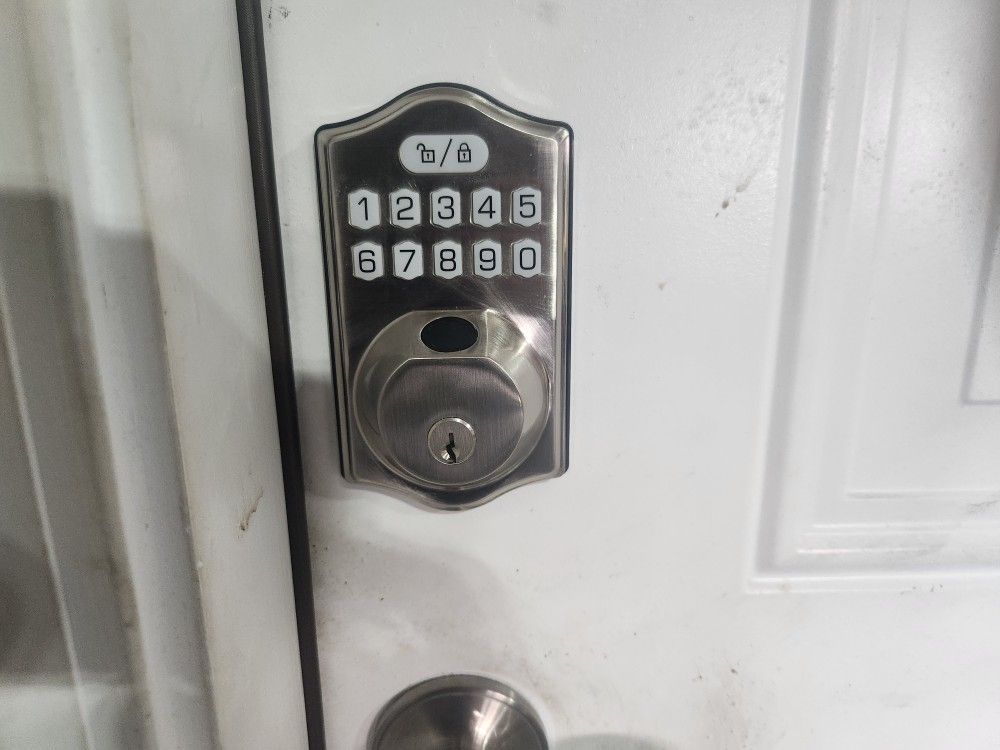 Smart Door Lock. Keyless Deadbolt. Multible Methods. App. Fingerprint Touch and Gateway .Installation Available on All Models
