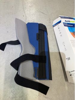 Knee immobilizer