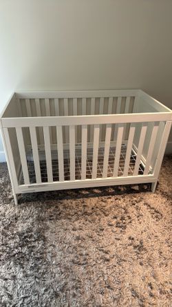 Delta Children White Hayes Convertible Crib, Bianca White +