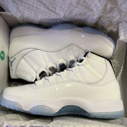 Jordan 11 Retros legend blues