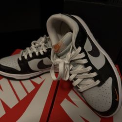 Nike Dunk Lows Size 9