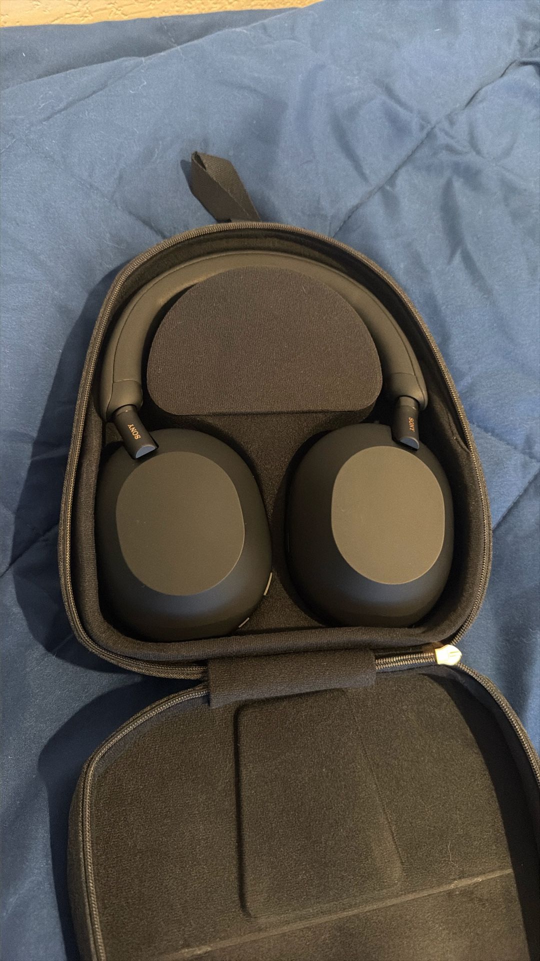 Sony XM5 Headphones 