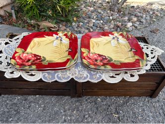 222 Fifth Dinner Plates. Set of 4