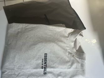 Essentials Tshirt