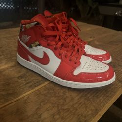 Jordan 1 Mid Size11
