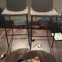 2 bar stools