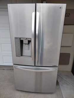 LG Inverter Liner Asking $425 Good Condition Ice Cold  Has Been Plug In So U Can See It . 55 Av And Thomas De Habla Espanol
