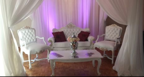 Vintage furniture
Set Used on ly foe events.
Great condition sofa chair table