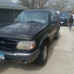 Ford explorer black