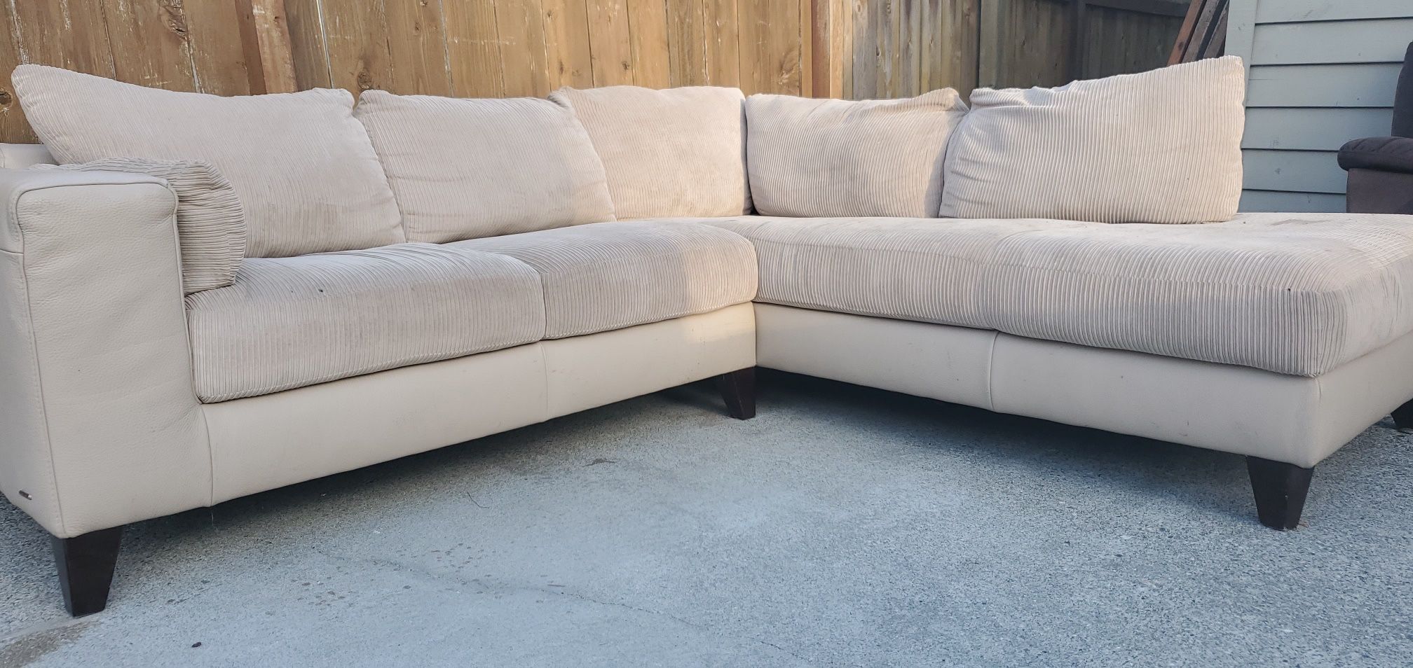 Nuatuzzi White L Shaped Sectional Couch “WE DELIVER”