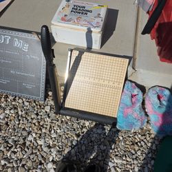 Photo and paper trimmer