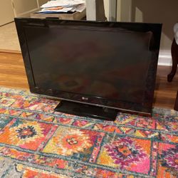 32” TV