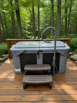 ECOSPA E2 Hot Tub in like new condition