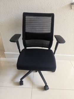 Steelcase Think Ergonomic Office Chair – Adjustable – Excellent Condition