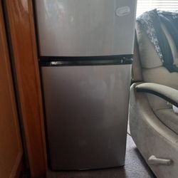 Vissani mini fridge 7.1 cu ft deals