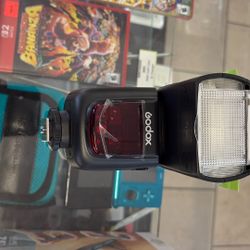 GODOX V680 2C Camera Flash W/Battery, Charger & Case