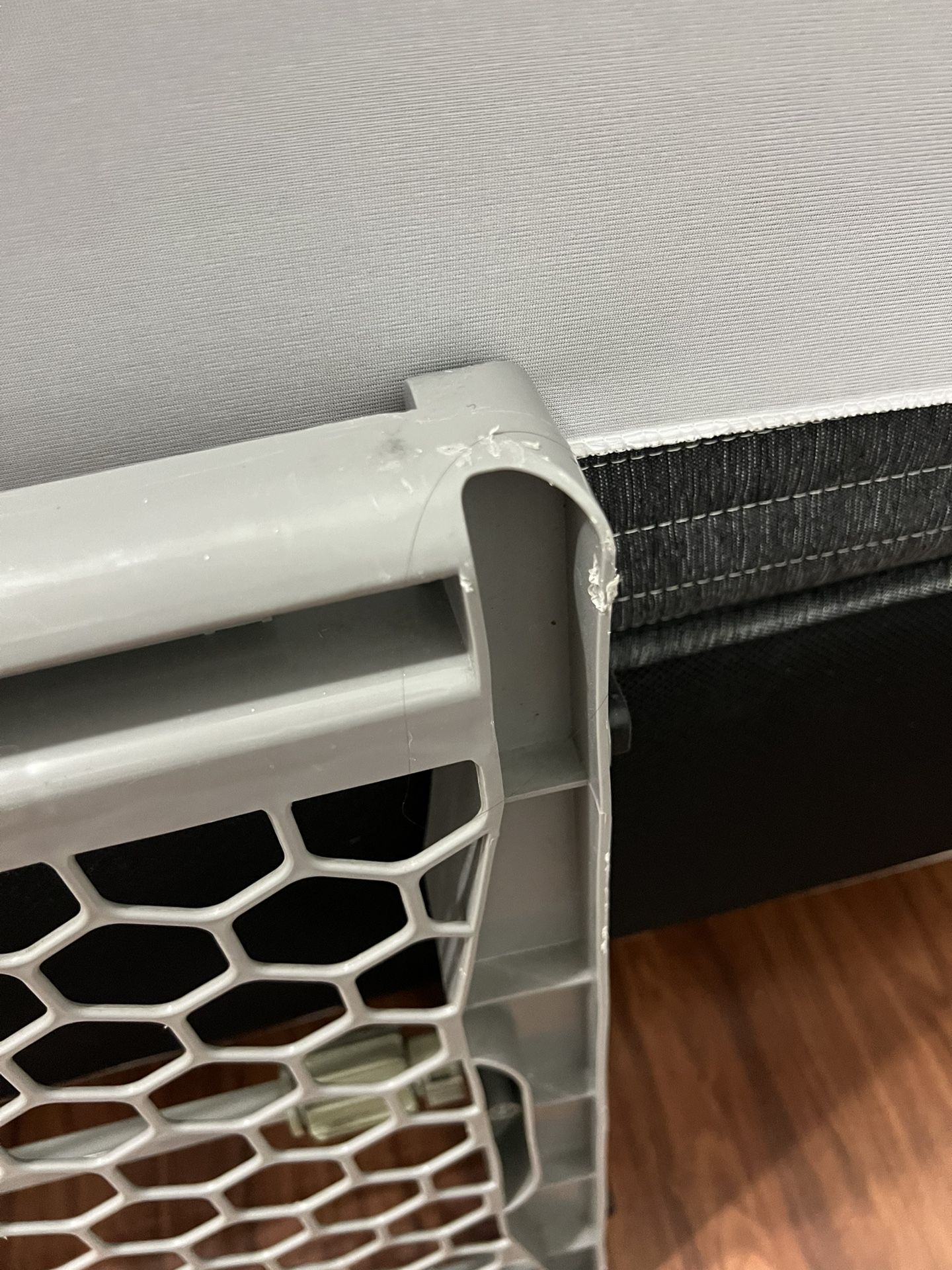 Plastic Fence, Puerta Movible
