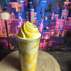 Disney Parks Dole Whip Pineapple 20 Oz. Plastic Tumbler Cup W/straw