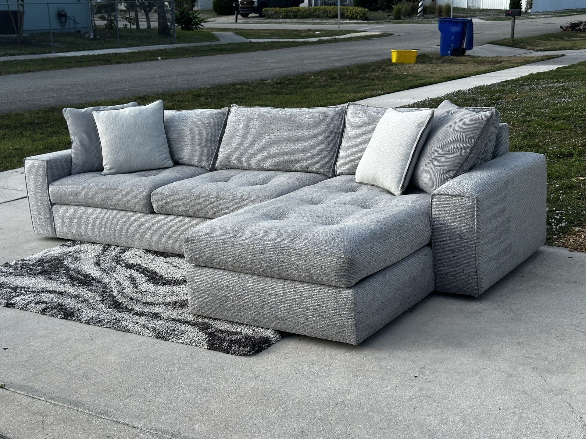Luxury Grey Sectional Couch - Delivery Included 🛻