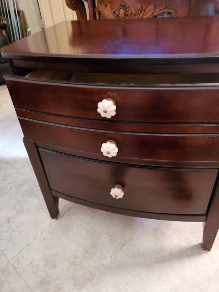 Night stands big in size 75. Each