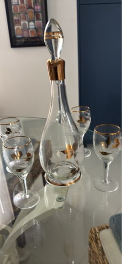 Gold Leaf Decantor w/4 port wine glasses