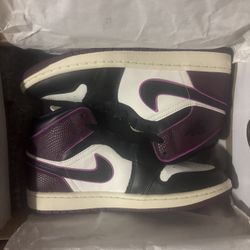 Jordan 1 Woman’s Size 9