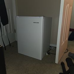 Mini Fridge 