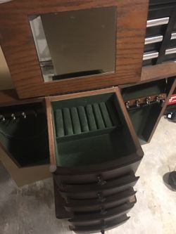 Jewelry cabinet