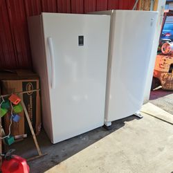 Insignia Refrigerator Freezer 