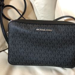 Michael Kors Shoulder Logo Bag 