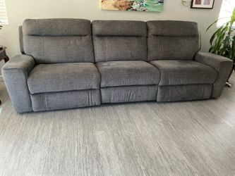 Electric reclining couch