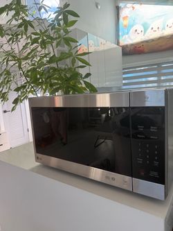 LG microwave big great condition