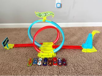 Hot wheels track & cars