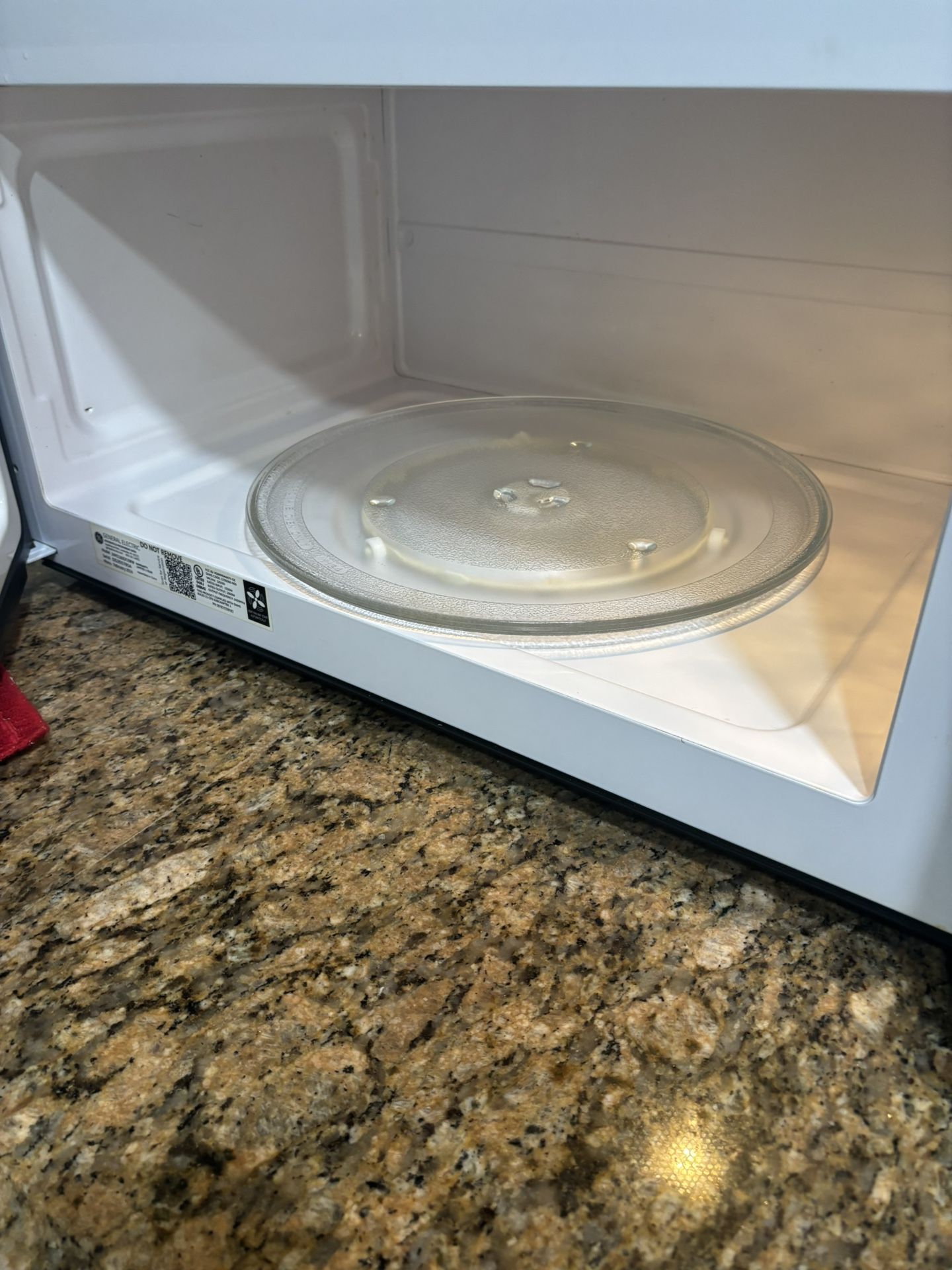 Microwave GE White