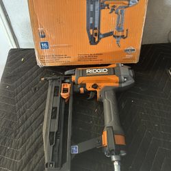 RIDGID Pneumatic 16-Gauge 2-1/2 in. Straight Finish Nailer with CLEAN DRIVE Technology