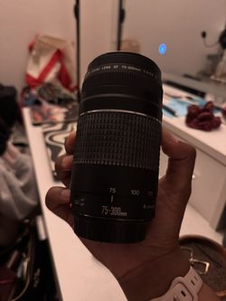 Canon EF 75-300mm f/4-5.6 III Telephoto Zoom Lens (Black)